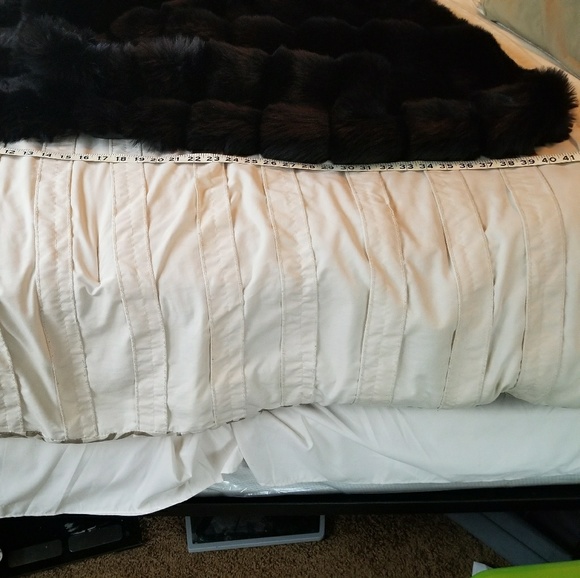 SOLD OUT:  Hooded Fur vest - Picture 4 of 6